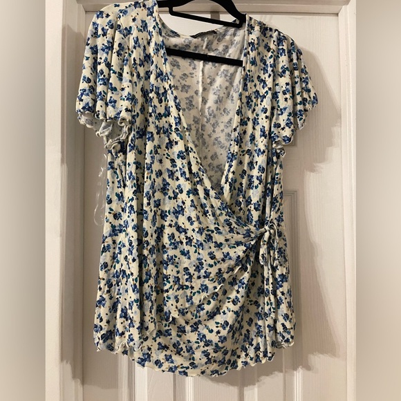 Lane Bryant wrap top - Picture 1 of 2